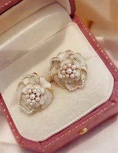 Elegant Flower Pearl Earrings