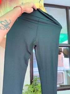 Stylish Black Mesh Panel Leggings