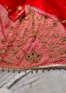 Stunning dulhan dupatta