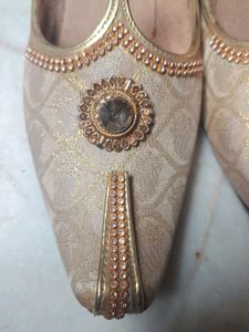 Ethnic Mojari Shoes - Size 9