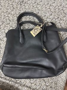 Stylish Black Tote Handbag accesorize