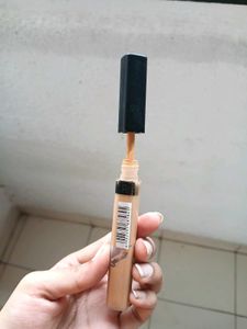 Maybelline Fit Me! Concealer Shade (30 Honey)