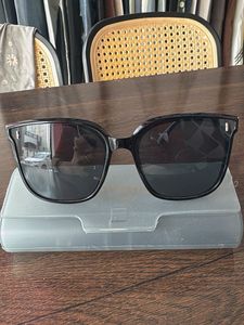 Savana Sunglasses with Case