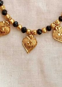 Elegant Gold Leaf Pendant Necklace
