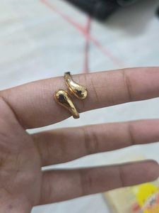 4 Stackable Gold Rings Set