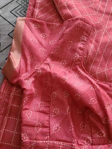 Elegant Pink Saree with White Diamond Pattern