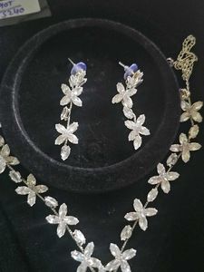 Sparkling Flowe ad Necklace &amp; Earring Set