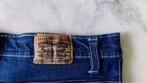 Women Relax Fit Capri Jeans