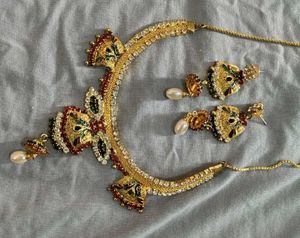 Elegant Indian Necklace and Earrings Set