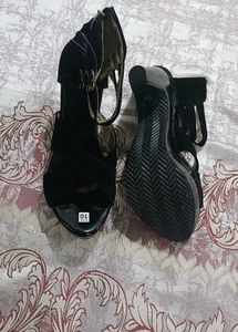 Chic Black Platform Heels