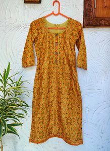 Chanderi Silk Wooden Square Embellished Button