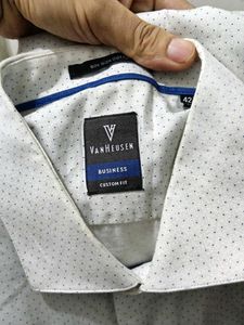 Van Heusen Men's Custom Fit Shirt