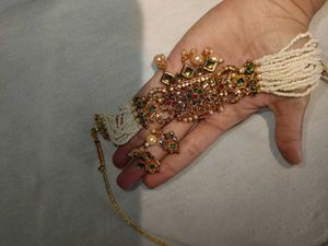 Elegant Indian Jewelry Set with Earrings