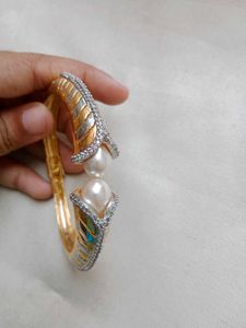 Elegant Gold and Pearl Bangle