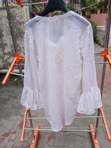 white chikankari kurti