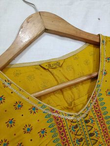 Yellow Printed Kurta with Multiple Styling Options
