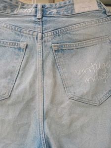 Light Wash Ripped Jeans