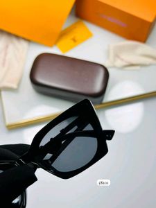 Stylish Black Cat-Eye Sunglasses
