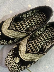 punjabi Embroidered Jutti Flats