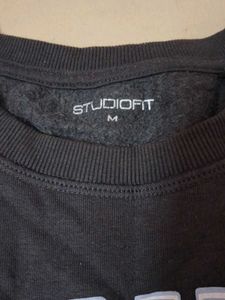 cropped pullover sweatshirt