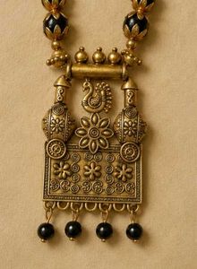 Elegant Black &amp; Gold Necklace