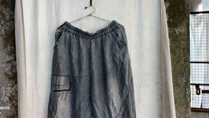 4249. Washed Grey Cargo Pants