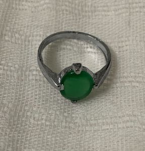 Elegant Unisex Green Stone Ring