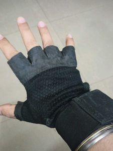 Black Two Wheeler Hand Gloves With Wrist Band