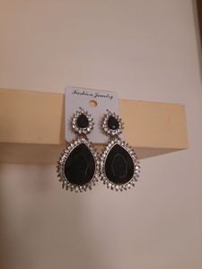 black earings