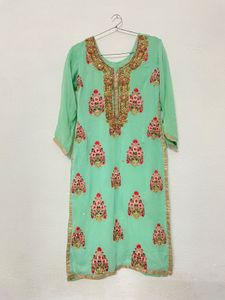 Handwork’s Elegant Mint Green Embroidered Kurta Se