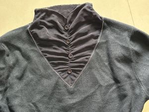 V-neck chain style top 🤌🏻