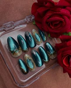 Emerald Aura Cat-Eye Press-On Nails 💚✨