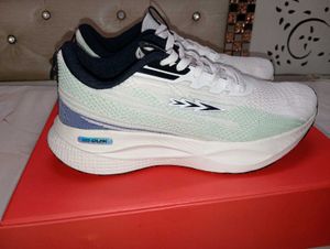 Columbus Men's White Running Shoes