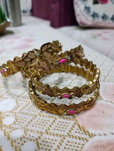 Gold Tone Bangles Set