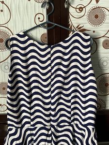 Stylish Navy &amp; White Wave Print Dress