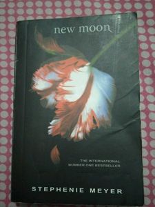 New Moon by Stephenie Meyer