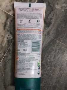 Himalaya Dark Spot Clearing Turmeric Face Wash