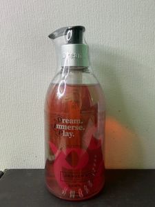 Dream. Immerse. Play. Shower Gel