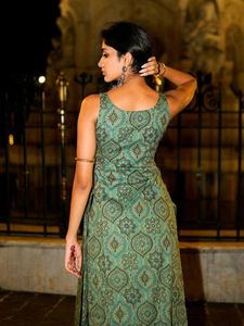 Nishorama Maia Cape Kurti