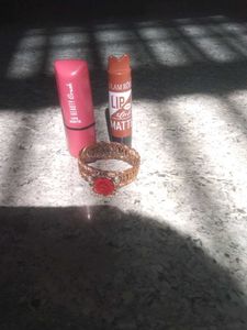 one blush and lipstick with breslet