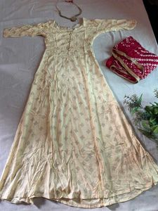 Off White Anarkali Kurti With Red Dupatta