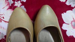 Elegant Gold Flat Sandals
