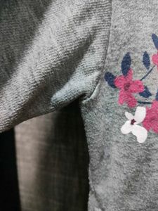 Cute grey 🩶 Floral 🌺🌸 Sweatshirt