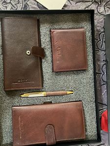 Gift set - wallets, pen and pad