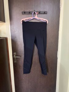 Black sports Leggings with back phone pocket