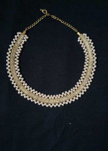 Elegant Pearl and Gold Necklace