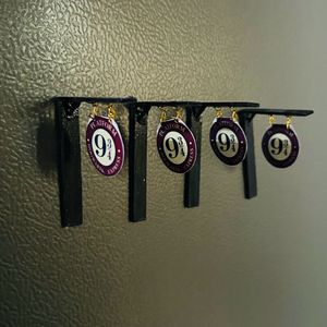 Platform 9 Harry Potter fridge magnet [ only 1