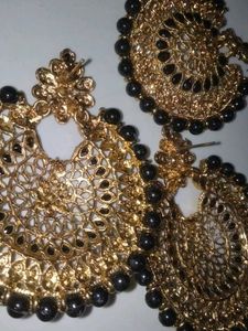 Black beads Kundan Earrings &amp; Tikka Set