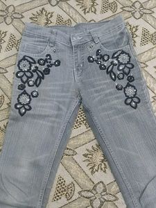 Grey Body Fit Jeans