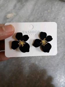 Elegant Black Flower Stud Earrings